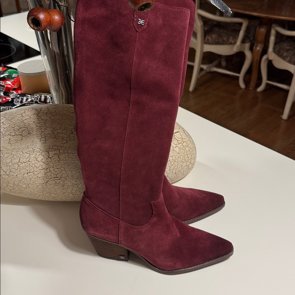 Sam Edelman
Woods Knee
High Boot Over the Knee Burgundy Boots